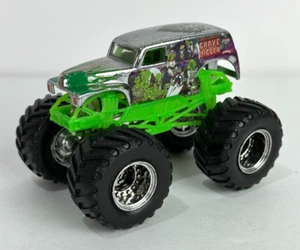 Hot Wheels Monster Jam 2004 Grave Digger Chrome Metal Frame 1:64 Scale - Picture 1 of 6