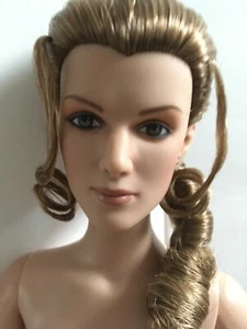 Tonner 16" vinyl PIRATES of the CARIBBEAN ELIZABETH SWAN FASHION NUDE DOLL Only - Picture 1 of 22