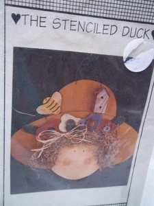 The Stenciled Duck There's A Bee In Her Bonnet Wood Pattern - Picture 1 of 2