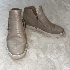 Steve Madden Women’s Fashion Beige High Top 3" Wedge Zip Sneakers Size 8 Snake - Picture 1 of 8