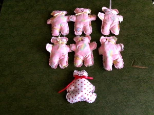 6 ROSA TIERPUPPEN UND 1 HERZPUPPENDEKO - Bild 1 von 2
