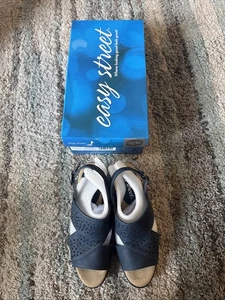 Sandalias Easy Street Tacón Bloque Perforado Charleigh Azul Marino Talla 7M - Imagen 1 de 7
