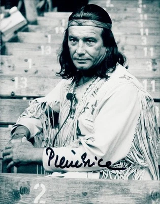 Foto Schauspieler Pierre Brice, Portrait als Winnetou, Autogramm - 10925203 - Bild 1 von 2