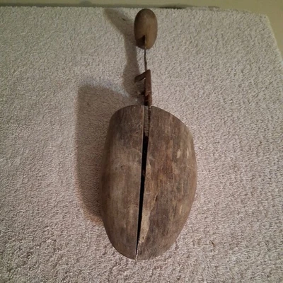 Camillas para zapatos vintage de madera con forma de árbol de hierro Foto 1 de 4