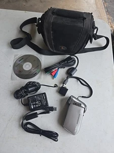 Sanyo Xacti VPC-HD700 7.1 MP 720p Camcorder  With Extras Tested Works - Picture 1 of 9