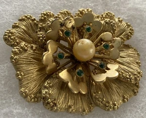 VINTAGE SARAH COV Gold Tone Faux Pearl And Green Rhinestone Flower Brooch 1.75” - Picture 1 of 7