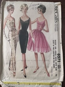 Vintage McCalls 6571 Pattern Dress Sweet Heart Neckline V Back Cut Complete - Picture 1 of 3