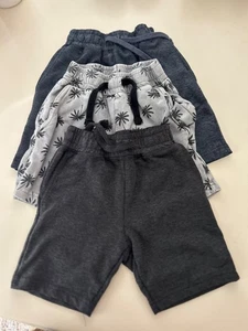 EUC Paket mit 3 Mish Jungen Shorts elastischer Bund, Kordelzug, Taschen Größe 4 - Bild 1 von 11