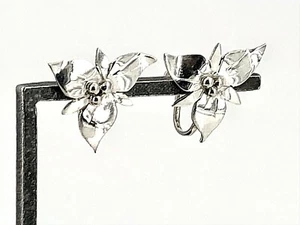 Vintage Sterling Silver Poinsettia Petite Screw Back Earrings - Picture 1 of 7