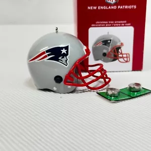 Casco Hallmark Keepsake Ornament New England Patriots 2020 MAGIC SOUND nuovo scatola - Foto 1 di 10