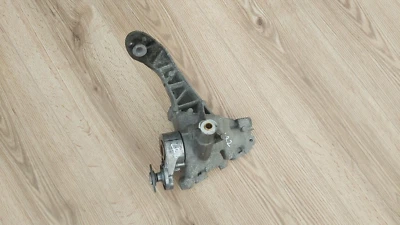 2008 - 2012 LAND ROVER LR2 3.2   LEFT DRIVER SIDE ENGINE BRACKET AG9N-19N586-AA - Image 1 of 4