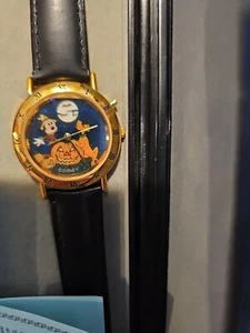 Disneys Mickey & Pluto Halloween Vintage Valdawn Uhr - Bild 1 von 5
