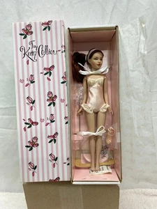 Muñeca Robert Tonner Tiny Kitty Collier Basic Red 10 pulgadas 2004 con caja - Imagen 1 de 4