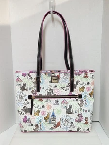 Dooney & Bourke Disney Parks Beuteltasche Tasche Handtasche Allover Bildschirm Kunst Skizze Katzen Neu mit Etikett - Bild 1 von 10