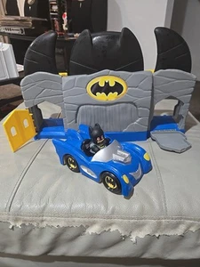 Fisher-Price Little People Super Friends Batcave Batmobil getestet FUNKTIONIERT - Bild 1 von 9