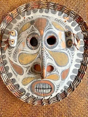 Papua New Guinea Mask Tambanum Spirit Mask East Sepik River • 320$