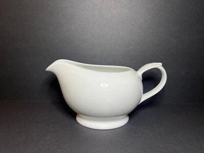 10 Strawberry Street Classic White Porcelain 16oz Gravy Sauce Boat 3.75 x 7.75" - Image 1 of 4