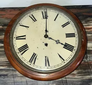 Antico orologio da parete anello 15” lunetta quadrante numeri romani metallo necessita di riparazione/TLC - Foto 1 di 20