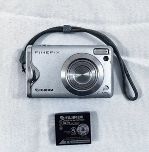 Fujifilm Finepix F20 Digital Camera 6.3MP w/ Battery - Tested - Works ! - Picture 1 of 1