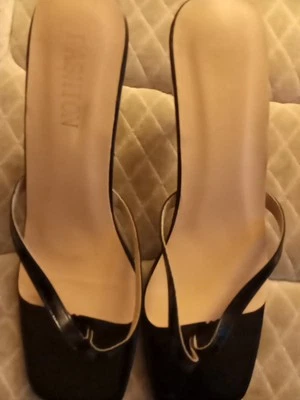 Sapatos femininos de salto preto da moda feitos na China - Imagem 1 de 4