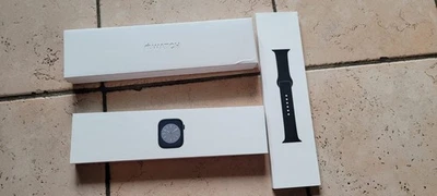 Apple Watch Series 8 45mm Mitternacht Aluminiumgehäuse mit Sportarmband, Regular - Bild 1 von 4