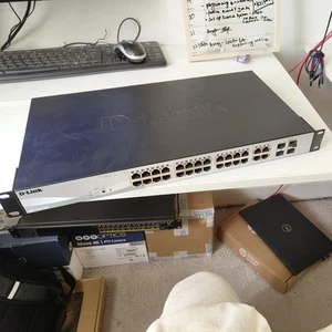 D-Link DGS-1210-28P 24 Port Rack Mountable Ethernet Switch + 4 SFP Ports - Zdjęcie 1 z 7