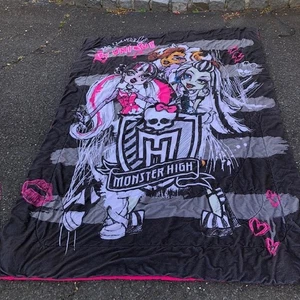 Monster High Comforter REVERSIBLE Blanket FITS TWIN 85 x 58 - Picture 1 of 11