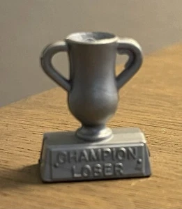 De colección 1964 Cracker Jack Prize Snap Together Trofeo CAMPEÓN PERDEDOR Juguete Premium - Imagen 1 de 2