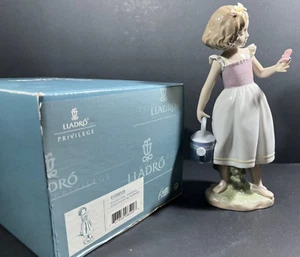 Very Rare 2010 Lladro #8520 "Good Morning Butterfly" with Original Box - Picture 1 of 8