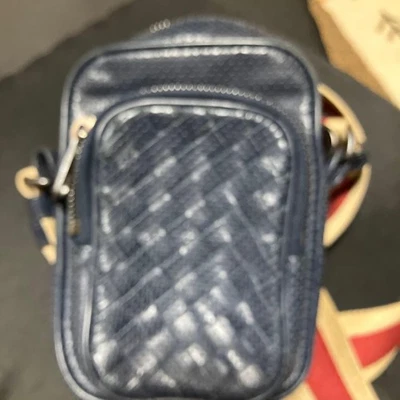 Bolso de Hombro Bottega Veneta Cuero Azul Marino con Ajustable Raro Usado De Japón Foto 1 de 4