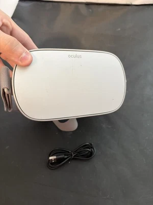 Fone de Ouvido de Realidade Virtual Independente Oculus Go 64GB Apenas MH-A64  - Imagem 1 de 3