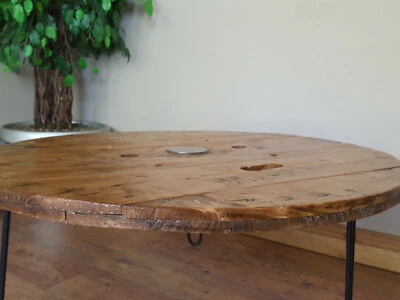 Industrieller Couchtisch mit Kabeltrommel aus Holz rund  - Bild 1 von 4
