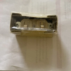 Eagle 711V-Box zwei einpolige Schalter AC/DC 10A "T" 125V: 5A-250V - Bild 1 von 4