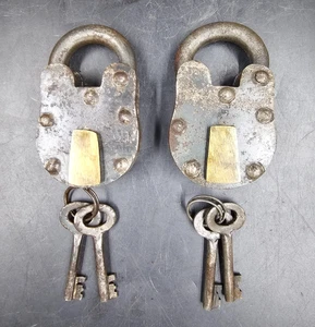 2 Antik Stil 3,5" Vorhängeschlösser Eisen Schloss und Schlüssel Alt Vintage Antik Vorhängeschloss Lot - Bild 1 von 5