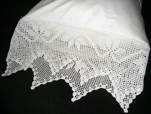 Nuevo par de fundas de almohada blancas con borde de ganchillo 100 % algodón estándar Queen King H3# - Imagen 1 de 6