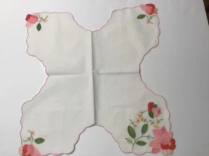 Cesta de pan de lino forro calentador rosa flores y adornos apliques bordado cozie - Imagen 1 de 8