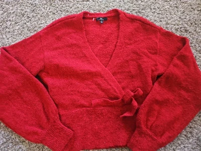 SUÉTER MI MICHELLE ROJO CUELLO EN V Talla Mediana NUEVO SIN ETIQUETAS.     C12 Foto 1 de 4