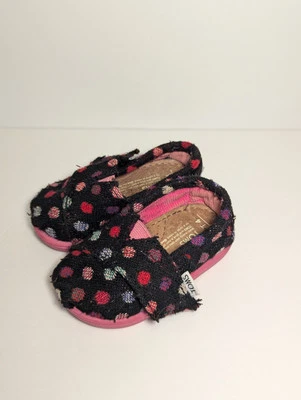 Toms Baby Girl Woven Polka Dot Shoes Size 4 Black And Pink - Image 1 of 4