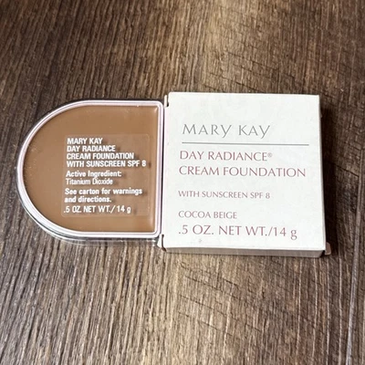MARY KAY Day Radiance Cream Foundation D .5 oz. Cocoa Beige Sunscreen SPF 8 6307 - Image 1 of 2