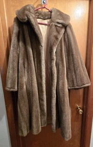 VINTAGE WOMENS FUR COAT SIZE 18 CAREER ORIGINALS TISSAVEL - Picture 1 of 8