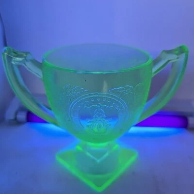 Uraniun Depression Indiana Glass Horseshoe Sugar 3 7/8" Tall Vintage Retro EUC  - Image 1 of 4