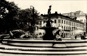 Ak Helsinki Helsingfors Finnland, Brunnen mit Statue,... - 4814082 - Bild 1 von 2