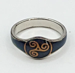 SeaGems Celtic Mood Ring Triskele Size P Enameled Black Silver Tone J22 P939 - Picture 1 of 11