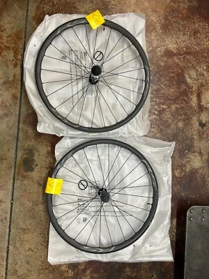 Juego de ruedas de eje pasante de carretera Shimano C30 RS-WH770 nuevo en caja Foto 1 de 4