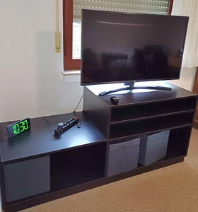 IKEA TV Möbel in schwarz, matt lackiert, mit breiter Stellfläche und Fächern - Bild 1 von 1