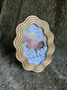 Nicole Miller goldener ovaler gewellter Bilderrahmen passt 4’’ x 6’’ Foto - Bild 1 von 5