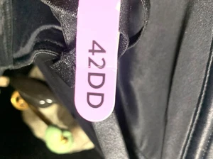 Neu mit Etikett "M" BH 42DD schwarz Bügel leicht gefüttert - Bild 1 von 4