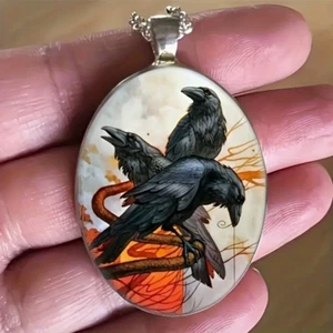 Raven Crow Oval Jewelry Vintage Silvery Bird Movie Gothic Pendant Necklace F - Picture 1 of 5