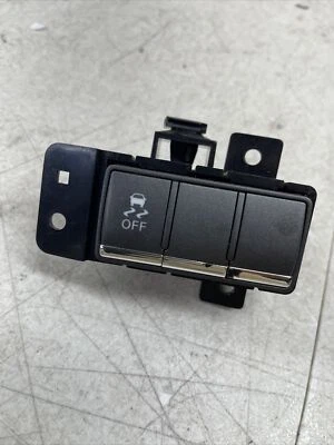 INFINITI M37 Q70 2012-2917 SALPICADERO DELANTERO IZQUIERDO BOTÓN DE CONTROL DE TRACCIÓN Foto 1 de 4