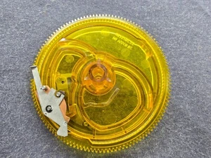 Pieza de tocadiscos United Audio DUAL 1225 - engranaje de leva de plástico amarillo grande - Imagen 1 de 11